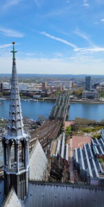 Das 360-Grad-Panorama entschädigt dich für den mühsamen Aufstieg. Bei schönem Wetter hast du einen sagenhaften Ausblick!<br/>FemNews.de 