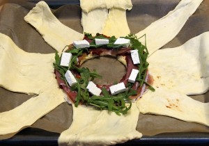 Mahlzeit - Rezept - Pizzaring - Teig auslegen - FemNews.de Mahlzeit - Rezept - Pizzaring - Teig auslegen - FemNews.de