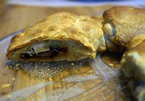 Mahlzeit - Rezept - Pizzaring - Anschneiden und genießen - FemNews.de Mahlzeit - Rezept - Pizzaring - Anschneiden und genießen - FemNews.de