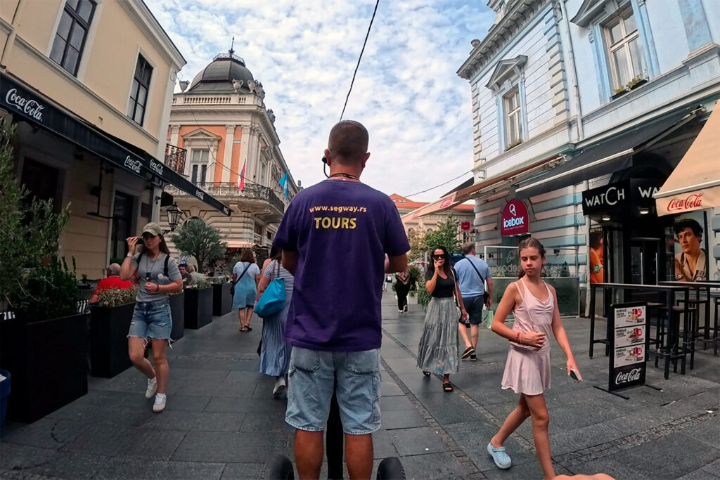 Mit den Segwasy über die Knez Mihailova in Belgrad - City-Check Belgrad, FemNews.de Lebendiges Treiben und historische Altbauten in der serbischen Hauptstadt Belgrad bei Tag - Segway-Tour durch die serbische Hauptstadt