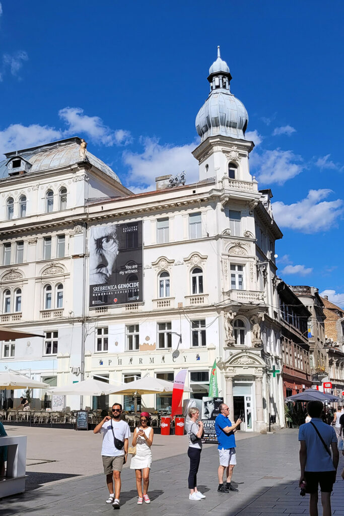 Fußgängerzone im österreichisch-ungarischen Teil der Altstadt. - City-Check Sarajevo, FemNews.de Fußgängerzone in Sarajevo