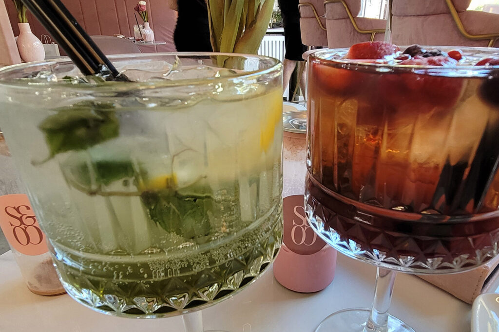 Auch die alkoholfreien Cocktails sind ein Genuss. - City-Check Sarajevo, FemNews.de Zwei alkoholfreie Cocktails bei Sweets & Co.