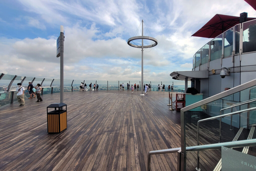 Genieße den beeindruckenden Ausblick vom Marina Bay Sands Observation Deck. - FemNews.de – City-Check Singapur