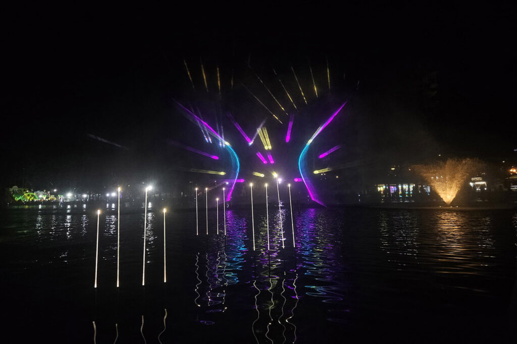 Abendliche Laser-Show am Zlatibor See