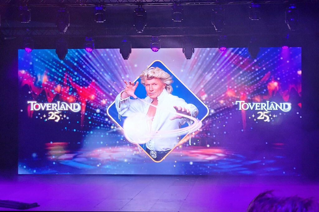 Neben den vielen Fahrgeschäften kannst du im Toverland auch Live-Shows genießen.<br/>Femnews.de