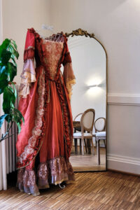 Im stilvoll eingerichteten Seminarraum kannst du schnell Abstand vom Trubel der lebendigen Stand nehmen und dich voll und ganz auf die neuen Sinneseindrücke konzentrieren. - FemNews.de