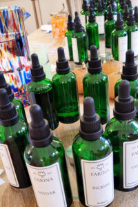 Im Duftsminar bei Farina erfährst du, wie du Gerüche kombinieren kannst und erlebst, wie sie sich in der Komposition verändern. - FemNews.de