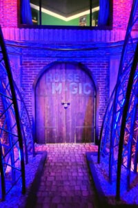 Hinter dieser Tür wartet eine schöne Erlebniswelt für große und kleine Entdecker. House of Magic in Oberhausen. - FemNews.de