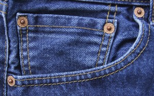Jeans mit Nieten verstärkt - FemNews.de